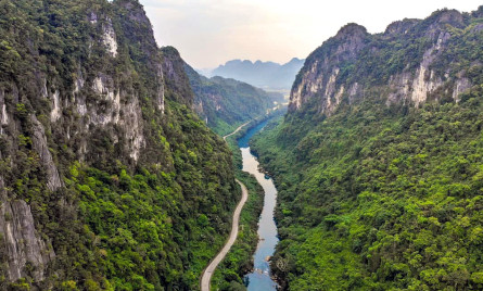 Hành Trình Tự Lái Ô Tô Từ Đồng Hới Đi Động Thiên Đường